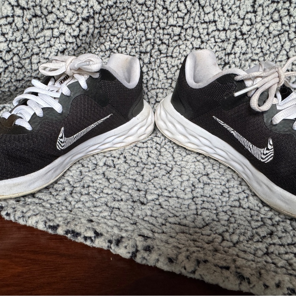 Nike Women's Black and White Running Sneakers